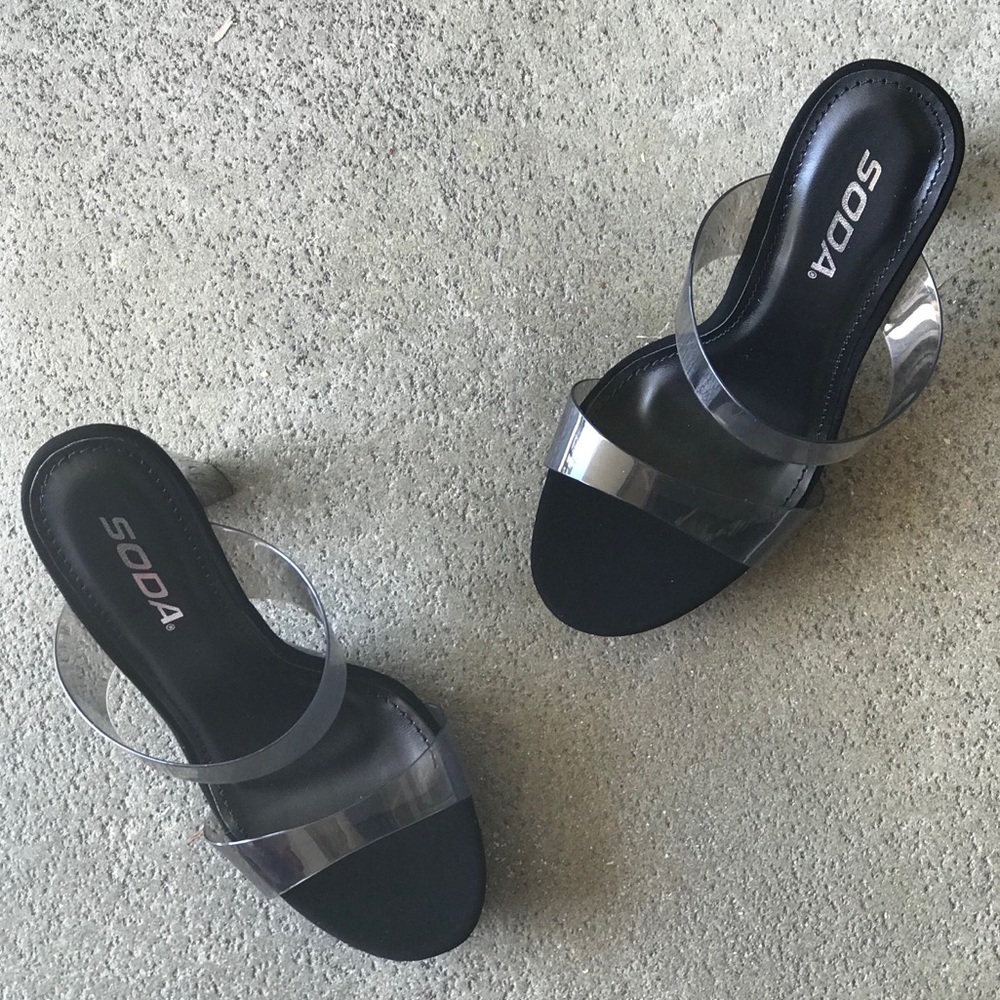 6.5 Known Transparent Smokey Lucite Platform Heel - Picture 5 of 8